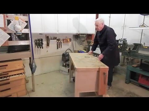 RETRACTING CASTERS 4 OF 6 - WORKBENCH