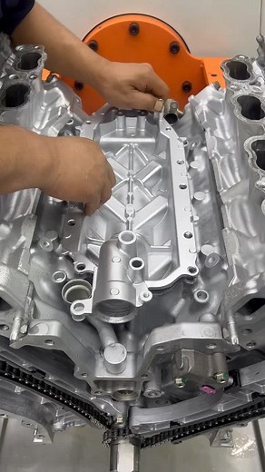 Assembling the engine#engine #carengine #двигатель #двигательавтомобиля #المحرك #محرك