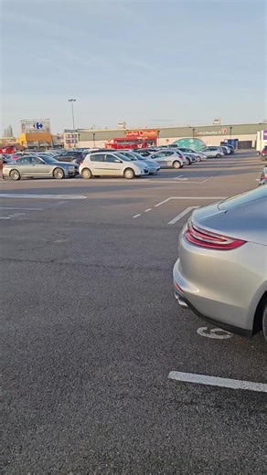 C est tout le temps comme ça... #legend #parking #voitures #casselescouilles #selfcontrol