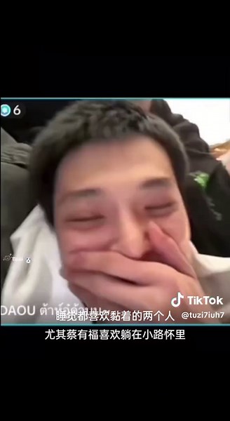 Daou likes to sleep in Offroad's arms #daouoffroad #daou #offroad #daoupittaya #offroadktp