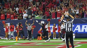 For three more years, you can catch @hHouston Cougar Football and Houston Cougar Men's Hoops on KPRC Radio. Story » bit.ly/2DhEHI5 #GoCoogs | University of Houston Athletics