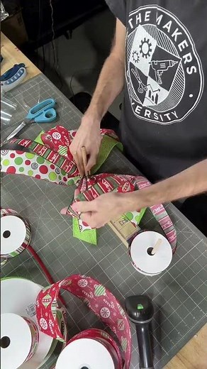 How To Make A Christmas Tree Topper Bow #shorts