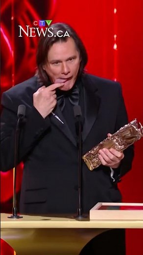 Jim Carrey accepts award in French, apologizes for his poor language skills