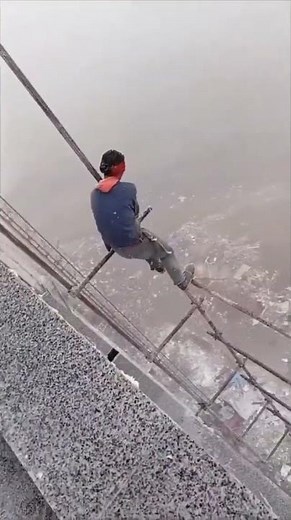 Scaffolding Safety Tips: Save Lives, Prevent Falls! 🛠️