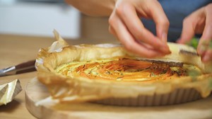 Il n’est jamais trop tard pour se lancer dans de nouveaux défis… et si vous testiez le batch cooking ? 👨‍🍳 Cette semaine, avec Grand Frais, préparez tous vos repas le week-end en seulement 2h et vous n'aurez plus qu'à déguster la semaine ! Sauté de veau aux tomates, olives et polenta, œufs cocotte aux petits pois et comté, canistrelli aux amandes… de quoi régaler toute la famille ! 😍 Pour vous aider, retrouvez une liste de courses toute prête et un pas à pas à télécharger ici : http://bit.ly/