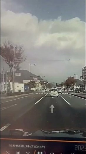 真っ直ぐ突っ込む・・#shorts #ドライブレコーダー #迷惑運転 #危険運転 #事故