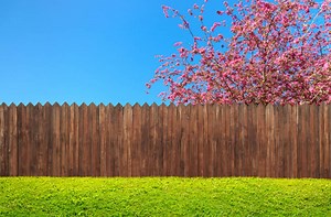 How to Keep Fence Pickets Level (On Any Ground) | Fence Frenzy