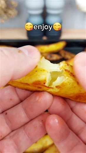 Turn up the heat with homemade Peri Peri spice mix! Forget store-bought packets - this blend has no additives! It's bold, smoky, and packed with flavour 🌶️ In this video, we’re whipping up the mix AND using it on crispy potato wedges… once you try it, you’ll never go back!😋 👇 SAVE THIS RECIPE 👇 Try it on chicken, potato wedges, fries, corn on the cob, salads, prawns, or even pizza for a fiery twist! 👉 Love spice mixes? You’ll love our ebook DUO - Cooking with Spice Mixes Ultimate Spice Mix 