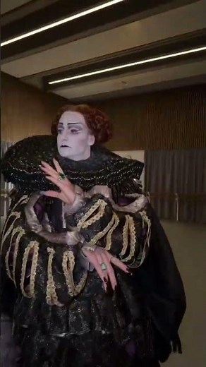 Strike a pose: the Lilac Fairy and Carabosse | English National Ballet