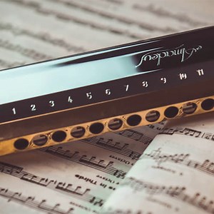 Learn Rhythm and Chords On Harmonica – With Train-Time Chugging Beginner Lesson