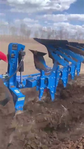 #сельхозтехника #Плуг Плуг с четырьмя лемехами, 140-160 лошадиных сил можно использовать