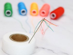 How To Thread A Needle And Tie A Knot ⋆ Hello Sewing