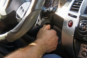 Car Starts Then Sputters And Shuts Off (Causes And Fixes)