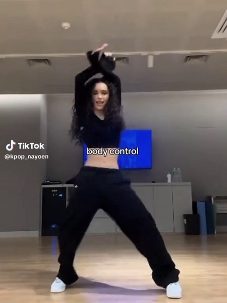 Daniela Katseye: Body Control Workout