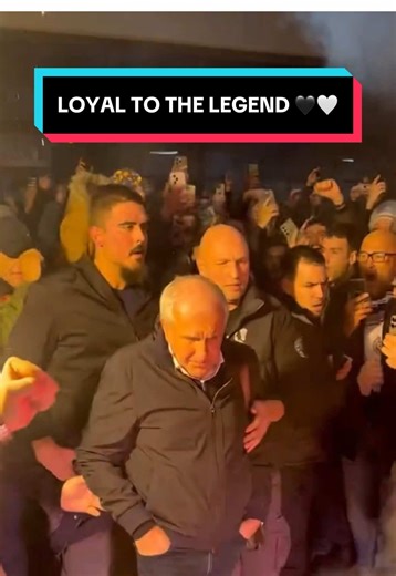 Resigned on paper, re-signed in their hearts 🖤🤍 Credit 🎥: @Partizan.Net @sportskenet @pbgnews @bagra1970 @Partizan Mozzart Bet Belgrade #euroleague #euroleaguebasketball #partizan #zeljkoobradovic