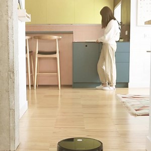 NETBOT S15 realizza fin dal primo giorno la mappatura del percorso più veloce ed efficiente, e grazie al suo sistema AutoBACK ritorna alla sua base di carica una volta terminato il lavoro. #CreateClean | CREATE