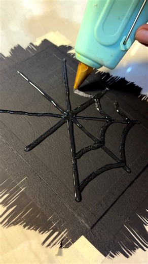Halloween Special Crafts- Spider Web With Hot Glue👻🕸️🕷️ #halloween #halloweenvibes #halloweendiy