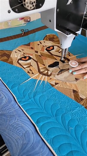 Drop a 'thread' in the comments if you love playing with color! 👇 "Do you change thread color for each section of the block, especially with contrasting solids? Do you keep the bobbin consistent?" This is such a great question, and honestly, there’s no one right answer—it totally depends on the quilt! In PNQ Academy, I share over 160 real quilts I’ve quilted for clients, and you’ll see that sometimes I quilt an entire quilt with just one thread color on top and bottom, and sometimes I’ll use 20