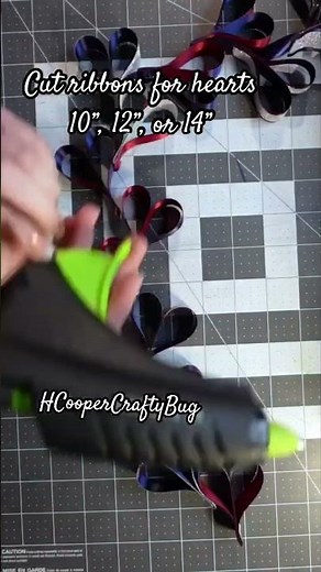 Cascading heart chain tutorial for homecoming mums #homecomingmums #texashomecoming