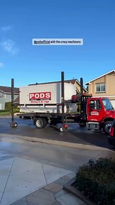Seeing a PODS container delivery for the first time may blow your mind! 🤯 Our revolutionary level-lifting system, PODZILLA, never fails to entertain. To learn more about how PODS works visit: PODS.com/HowPODSWorks_FB 📷: Luis A. | PODS Moving & Storage