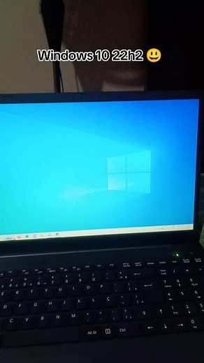 Exploring Windows 10 Nostalgia: Versions 22H2, 1507, and 1607