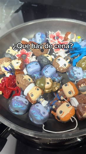 Colección de Kinder Joy y Stranger Things