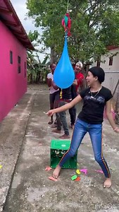 429K views · 14K reactions | Con casi un millón 800 mil suscriptores en YouTube, un grupo de amigos en Santiago se ha convertido en la sensación del momento en redes sociales, realizando juegos que ponen a sus seguidores a la expectativa, esperando el desenlace de cada publicación. No se pierda la historia completa esta noche en #SINyMuchoMás a las 7PM por @colorvisionc9 | Noticias SIN | Facebook