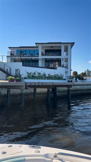 Cori Hepsworth Bosco on Instagram: "Christmas Eve, but make it coastal 🤍 Vinny scooped me up for a quick boat ride- sunny skies, glassy water, and the kind of peace you can’t wrap 🎄🌊"