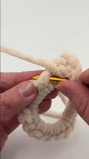 🌸 How to Crochet a Scrunchie – Easy & Beginner-Friendly! 🧶✨