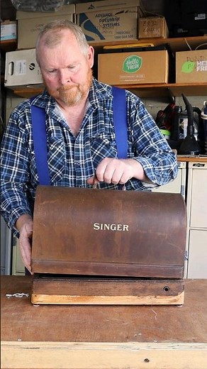 How old is my vintage Singer sewing machine?