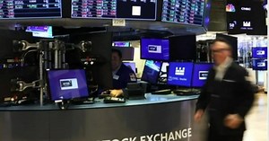 MoneyWatch: Deutsche Bank forecasts U.S. recession possible next year