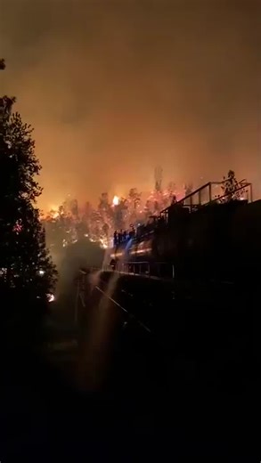 The fight against fire from a train 🔥↓ On July 13th, 2021, the largest recorded wildfire in California history broke out. This video shows an extraordinary firefighting effort from a… | Artur Wolnica