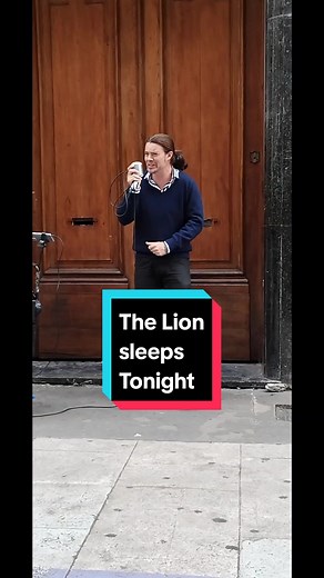 Maxi Borgaro performing The Lion Sleeps Tonight - Live Concert in Buenos Aires