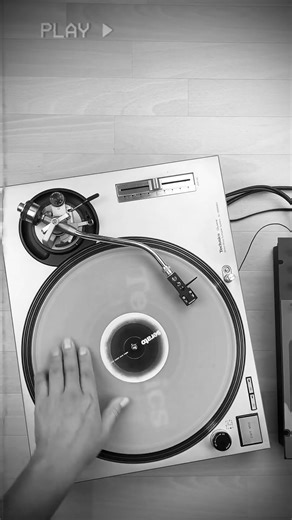 Turntable Flow - scratching on "How It's Done" by K-Pop #demonhunters