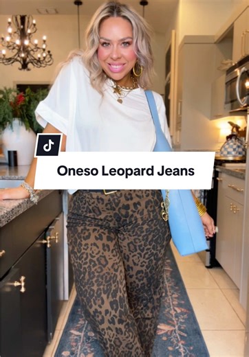 The Leopard print on these Jeans is stunning🐆 #jeansoutfit #leopardjeans #womenjeans #tiktokshopholidayhaul #leopardprint