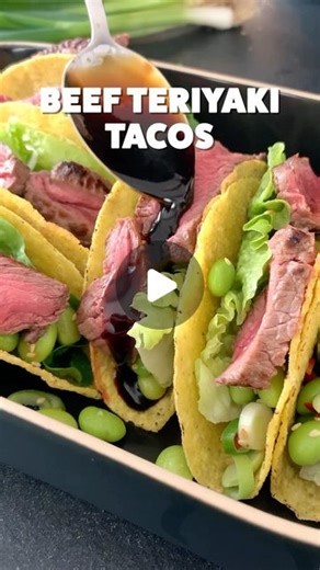 SterkInDeKeuken.nl on Instagram: "Wij eten dit in de zomer bijna iedere week! 😍 Het is namelijk een lauwwarm recept, heerlijk met warme temperaturen 🙌 Het volledige recept vind je in kookboek ‘Elk recept een feestje!’ 👉 de makkelijkste weg naar dit kookboek is via de link in ons profiel @sterkindekeuken 🙌 #tacos #recept #recepten #koken #bakken #beef #biefstuk #zomer"