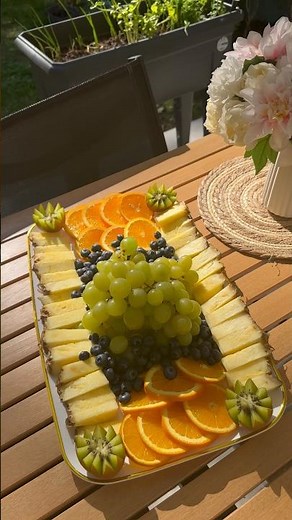 How to Cut a Pineapple Quickly and Beautifully?