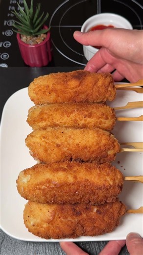 🌭🧀 BETTER THAN CORN DOGS! YOU HAVE TO TRY THIS! 🔥 🌭🧀 Crispy Sausage & Cheese Skewers 📝 Ingredients For the Skewers: * 5 sausages * Cheese — to taste * Wooden skewers * Breadcrumbs — as needed * Oil for frying For the Batter: * Milk — 100 ml * 2 eggs * Salt — to taste * Sugar — 1 tsp * Flour — 100–120 g (approximately) * Baking powder — ½ tsp 👩‍🍳 Instructions 1. Prepare the Sausages and Cheese. Cut the sausages and cheese into small, bite-sized pieces of similar size. 2. Assemble the Skew