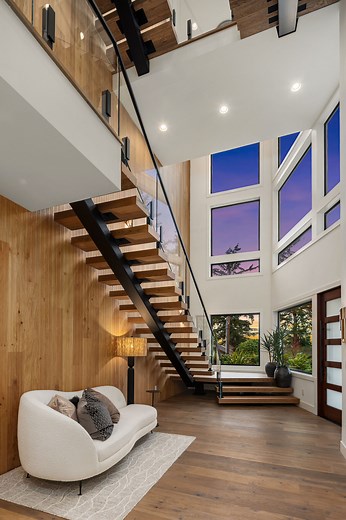 Glass Railing: Panel Railing for Stairs, Decks, & Balconies | Viewrail