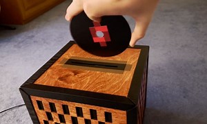 Minecraft player creates working jukebox in real life