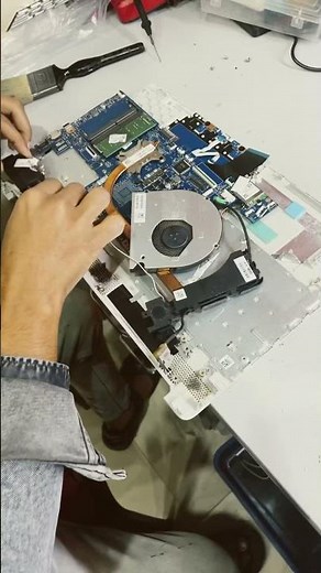 How To Replace a Laptop Keyboard | HP® Tech Takes