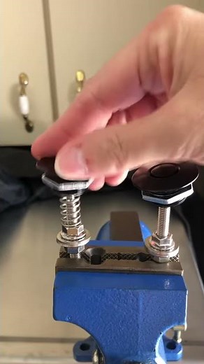 Lift Spring (V) No Lift Springs Push Button Latches