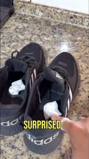 Remove Shoe Odor Instantly with This DIY Hack! (You’ll Be Surprised)