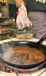 A bullfrog has four legs, two eyes, and one mouth | Satia Cooking Tv