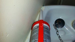 How to Use a Sealant Gun or Caulking Gun