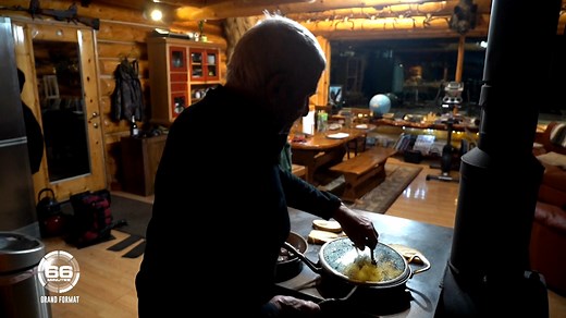 704K views · 5K reactions | Quand on fait le choix de s’expatrier en Alaska, rentrer chez soi après avoir fait le plein de courses n’est pas une mince affaire ! « Alaska: ces Français du bout du monde » c’est tout à l’heure à 18h45 dans #66Minutes M6 présenté par Xavier de Moulins | 66 Minutes | Facebook