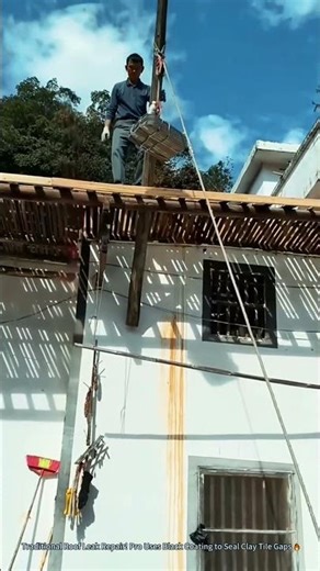Smart Roof Tile Hoisting! Using Pulley System to Lift Glazed Tiles Effortlessly 🔥