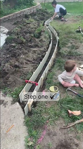 How to Make a Stylish and Inexpensive Concrete Curb in Your Yard