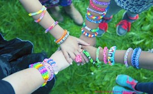 Easy Friendship Bracelets For Kids to Make Themselves | Rediscovered Families