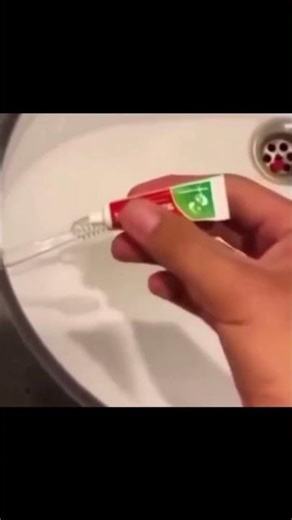 How to use toothpaste